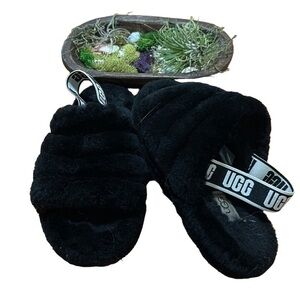 UGG Slippers Fluff Yeah Black Big Girl size-3/Women size-5